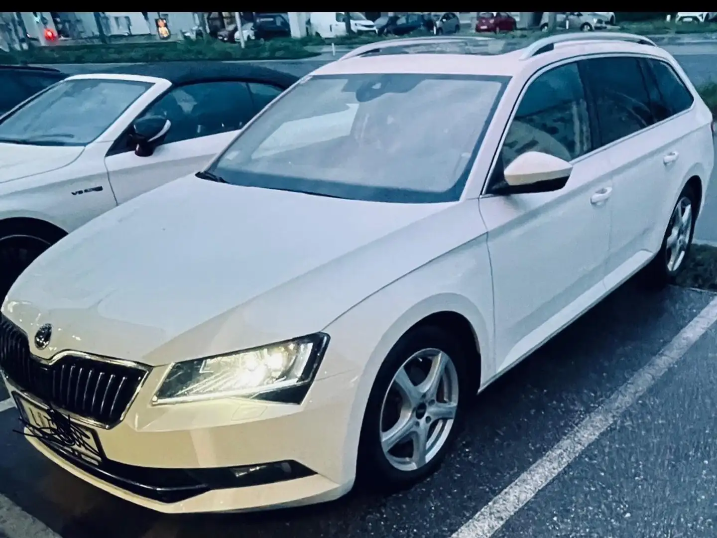 Skoda Superb Superb Kombi 2,0 TDI Style DSG Style Weiß - 1
