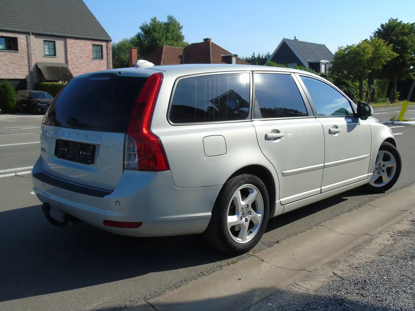 Volvo V50 DPF DRIVe *Navigatie *Leder *Airco *EURO 5 Beige - 2