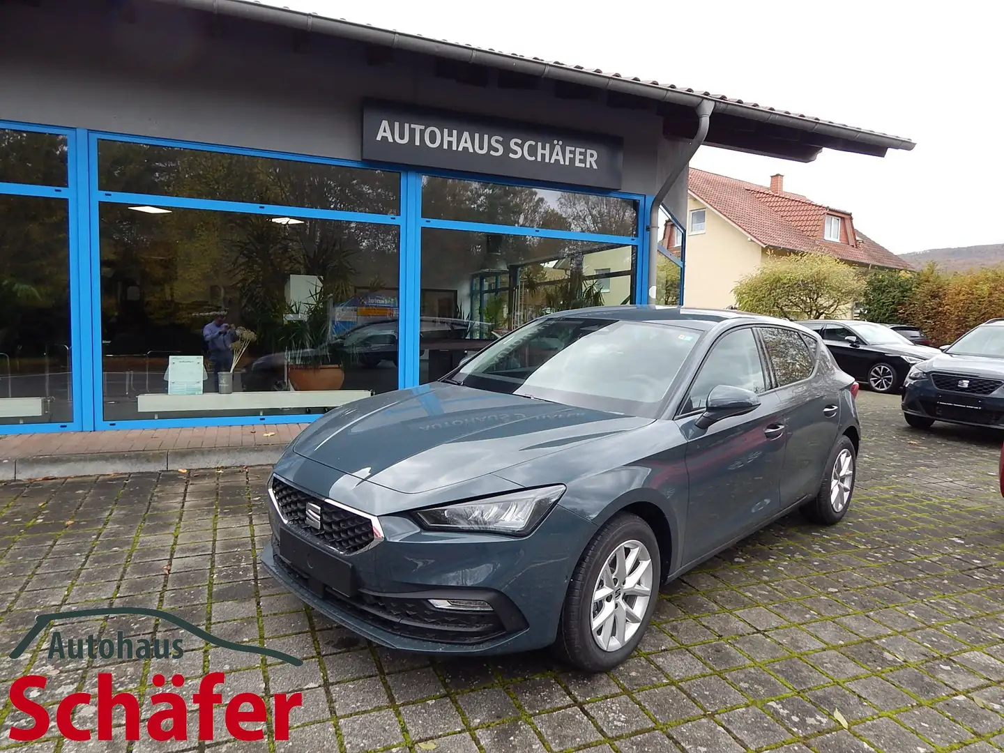 SEAT Leon 1.5 eTSI 85 kW Style 7-Gang-DSG Blau - 1