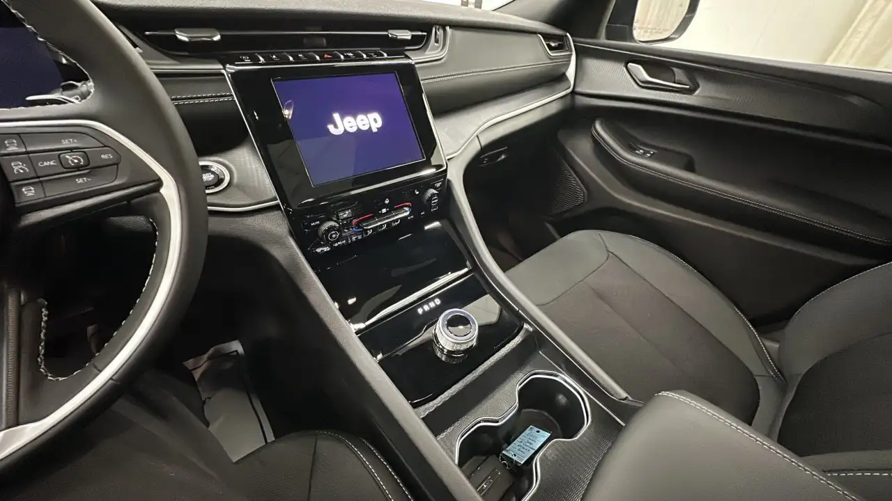 Jeep Grand Cherokee снимка Jeep Grand Cherokee