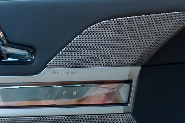 BMW 7 Series view 20