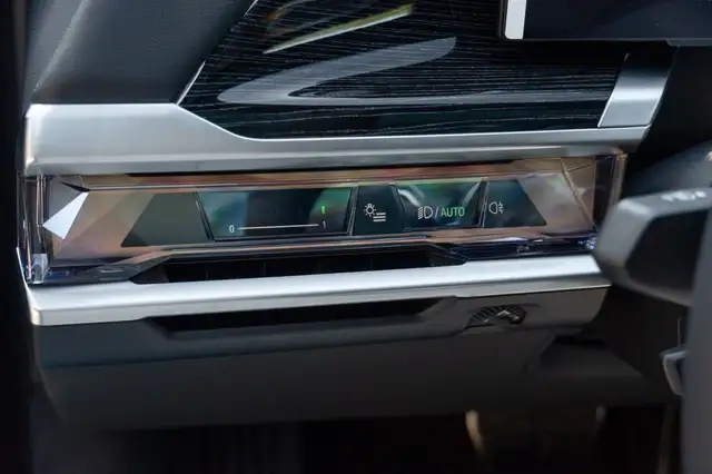BMW 7 Series view 21