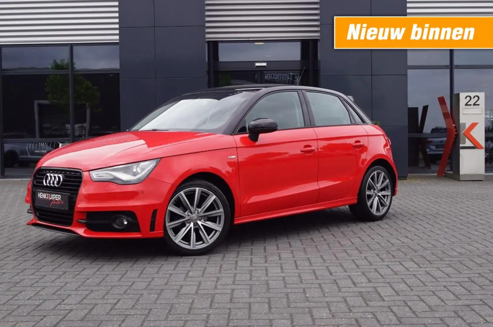 Audi A1 Sportback 1.0 TFSI Admired S-Line /Navi / 17 Inch Rood - 1
