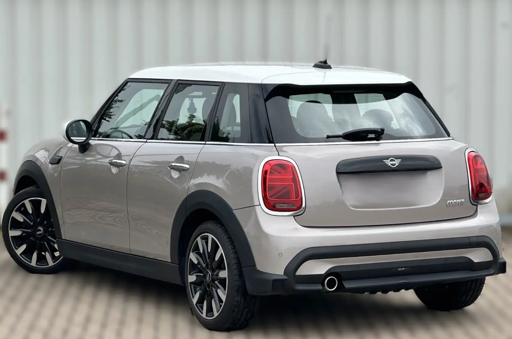 MINI Cooper Mini 5p 1.5 Cooper Essential Autom. Navi CarPlay Grigio - 2