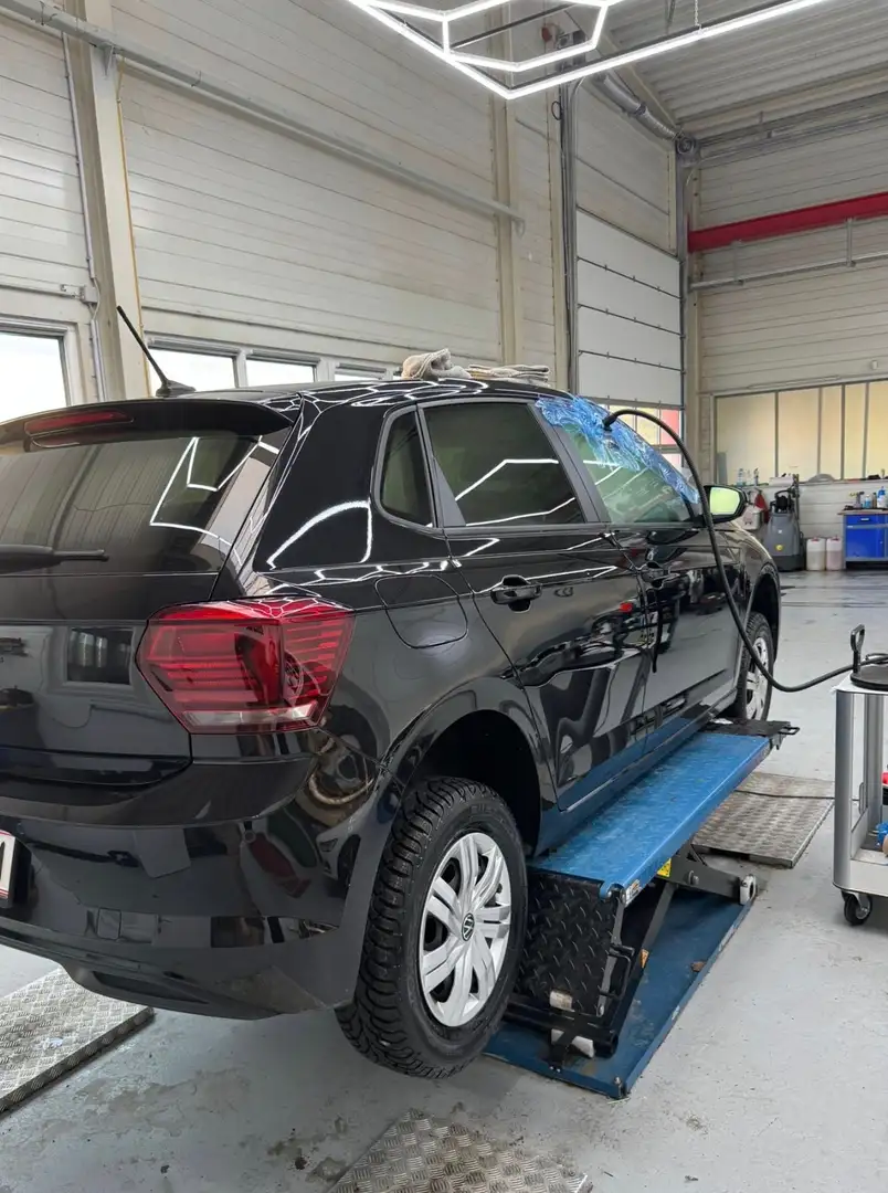 Volkswagen Polo TREND PDC KLIMA MWST 8fach bereift GARANTIE 2026! Schwarz - 1