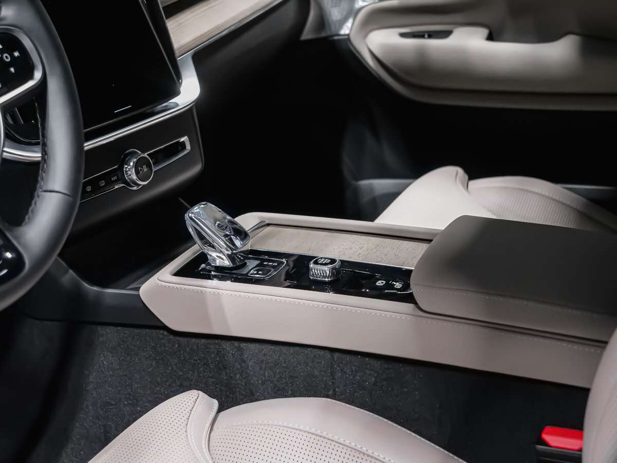 2026 Volvo XC90 Ultra 7-Seater (Dark Theme) thumb 8