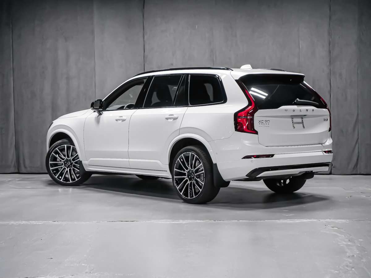 2026 Volvo XC90 Ultra 7-Seater (Dark Theme) alt 3