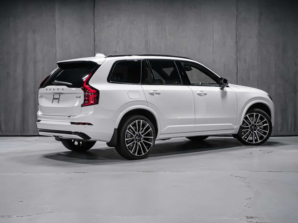 2026 Volvo XC90 Ultra 7-Seater (Dark Theme) alt 4