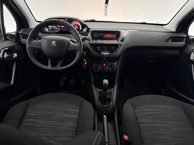 Peugeot 208 view 2