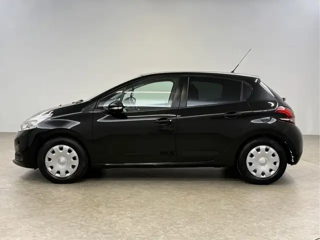 Peugeot 208 view 10