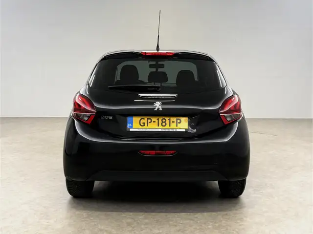 Peugeot 208 view 8