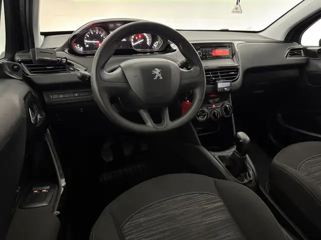 Peugeot 208 view 14