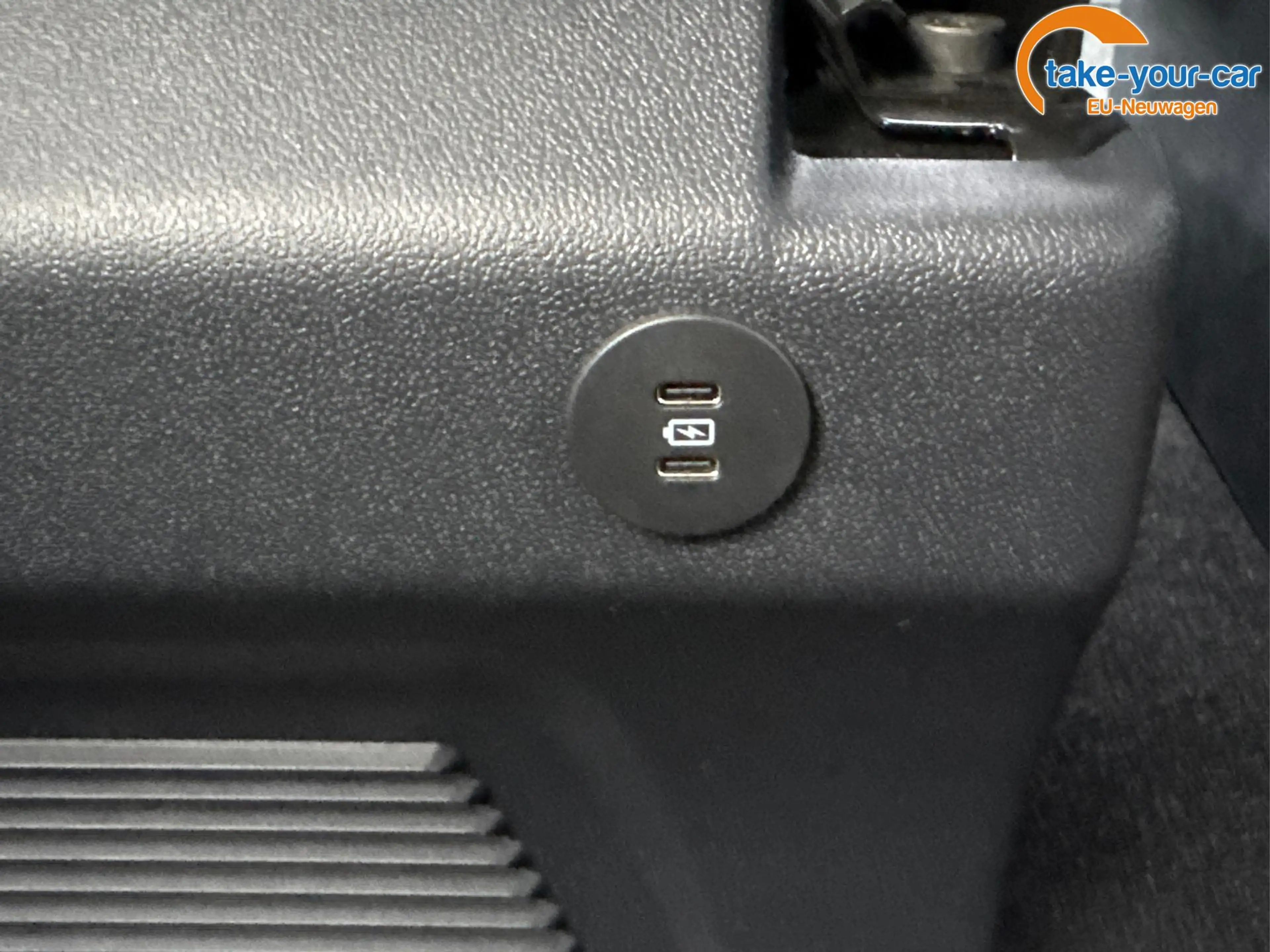 Volkswagen T7 Caravelle KR+SHZ+9-Sitzer+AHK+GJR+KLIMAAUT.+KAMERA+PDC+LE... — photo 37