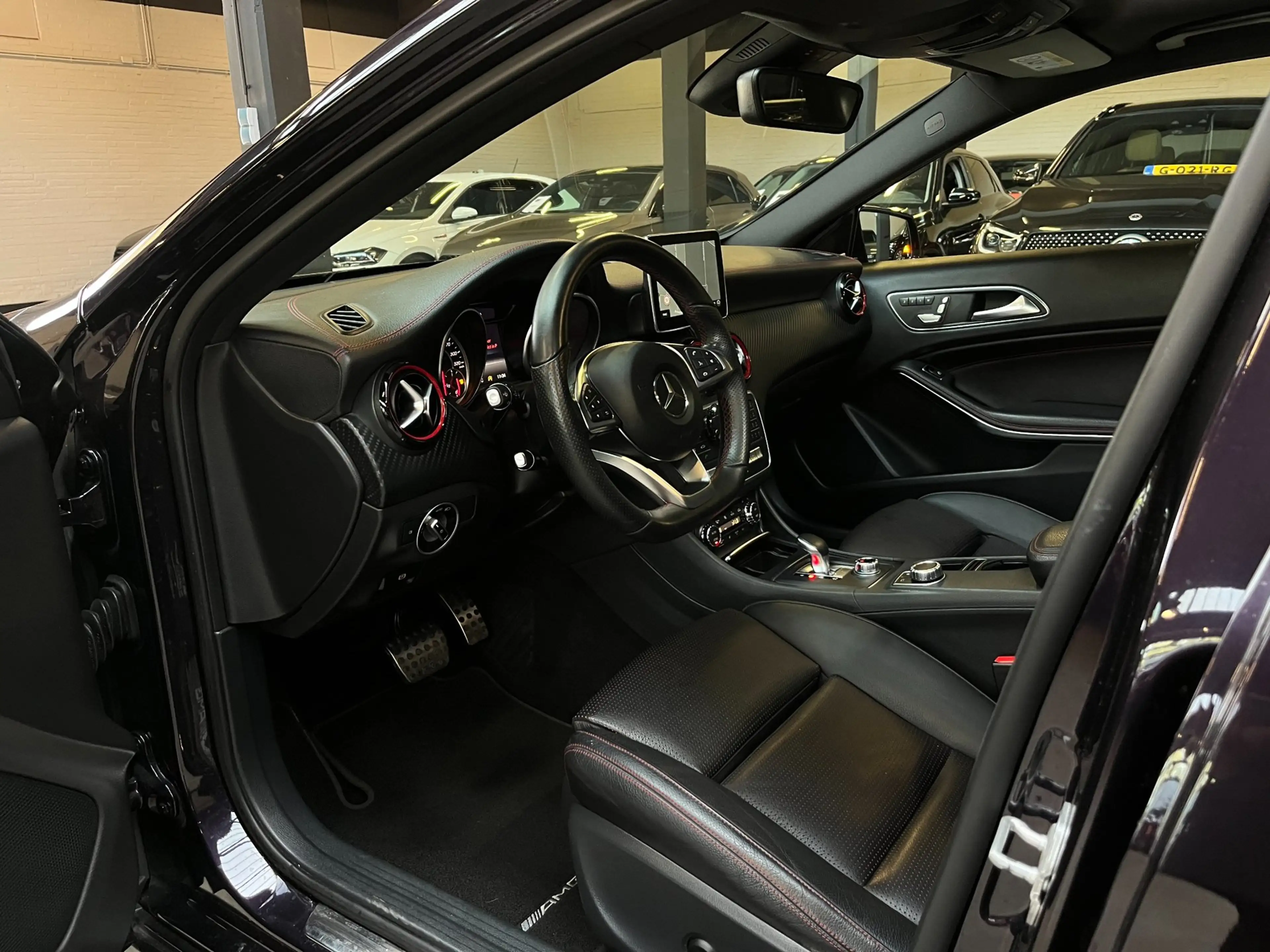 Mercedes-Benz A 45 AMG 4MATIC Pano/Carplay/MemoryStoelen/381PK — photo 13