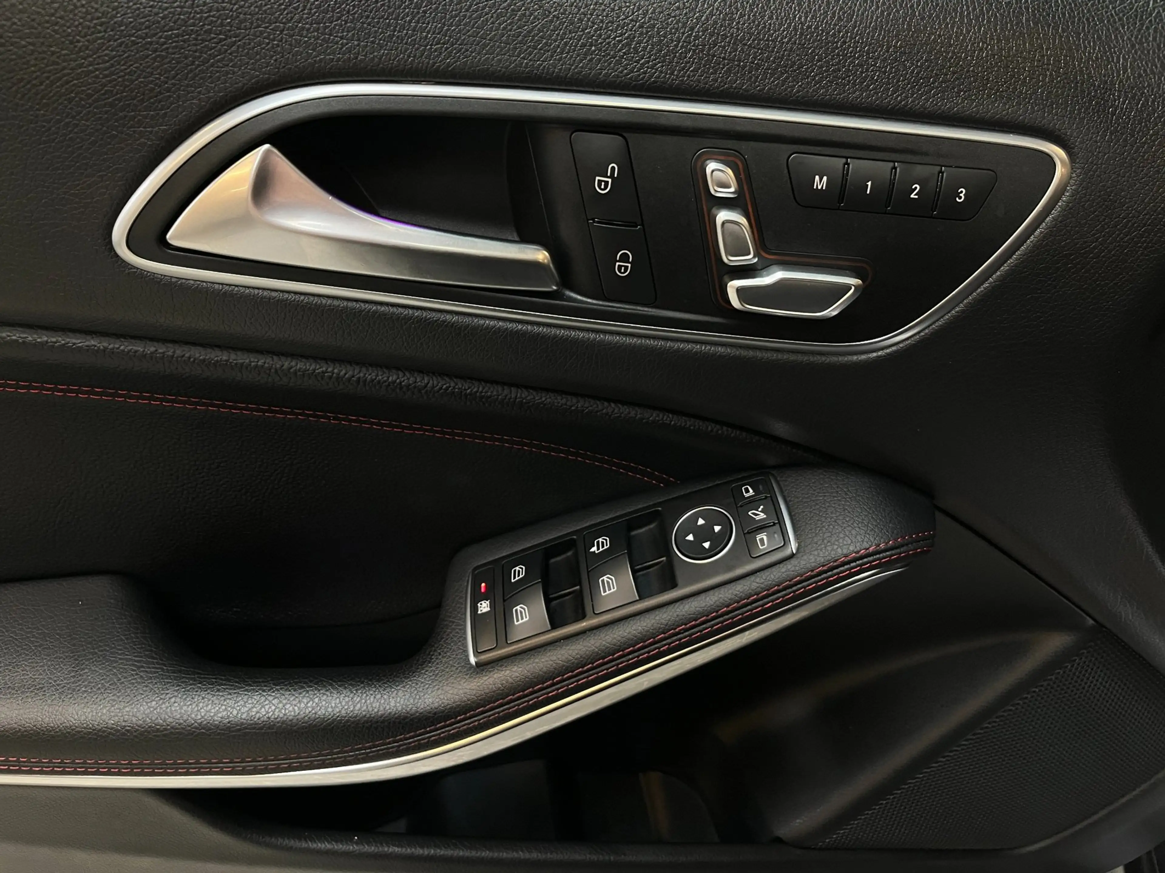 Mercedes-Benz A 45 AMG 4MATIC Pano/Carplay/MemoryStoelen/381PK — photo 11