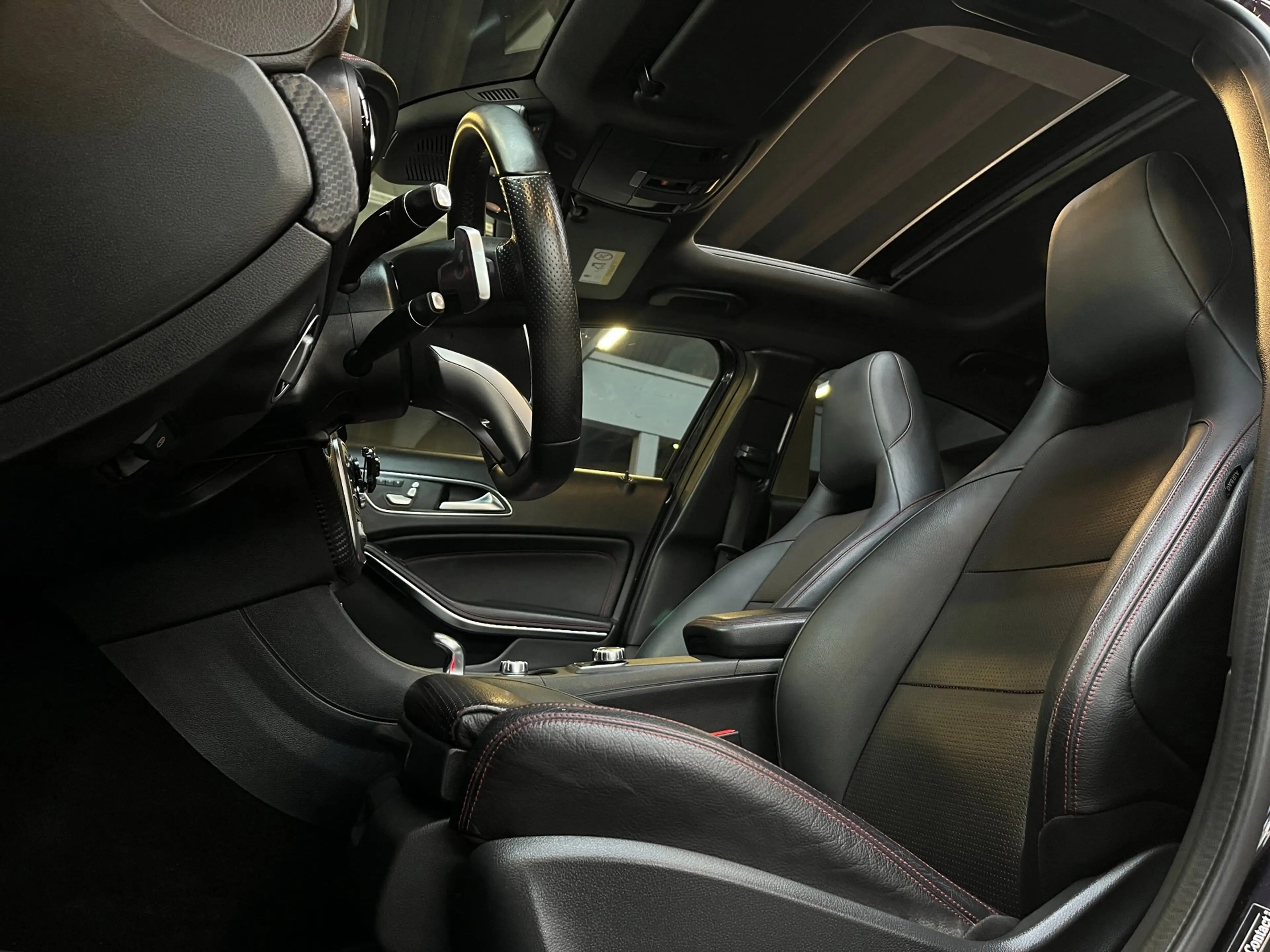 Mercedes-Benz A 45 AMG 4MATIC Pano/Carplay/MemoryStoelen/381PK — photo 14