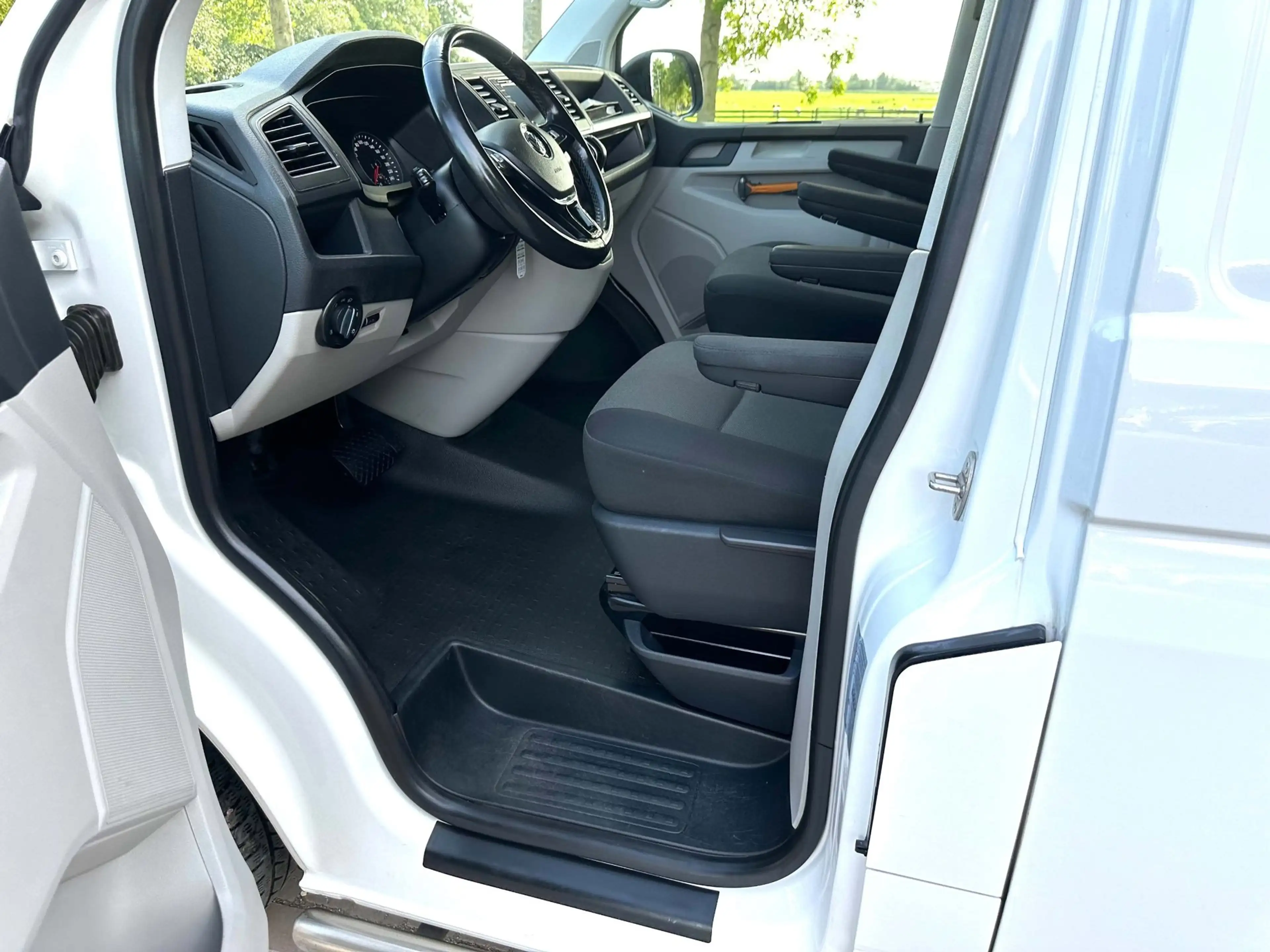 Volkswagen Transporter 2.0 TDI L2H1 Highline AUTOMAAT MARGE — photo 14