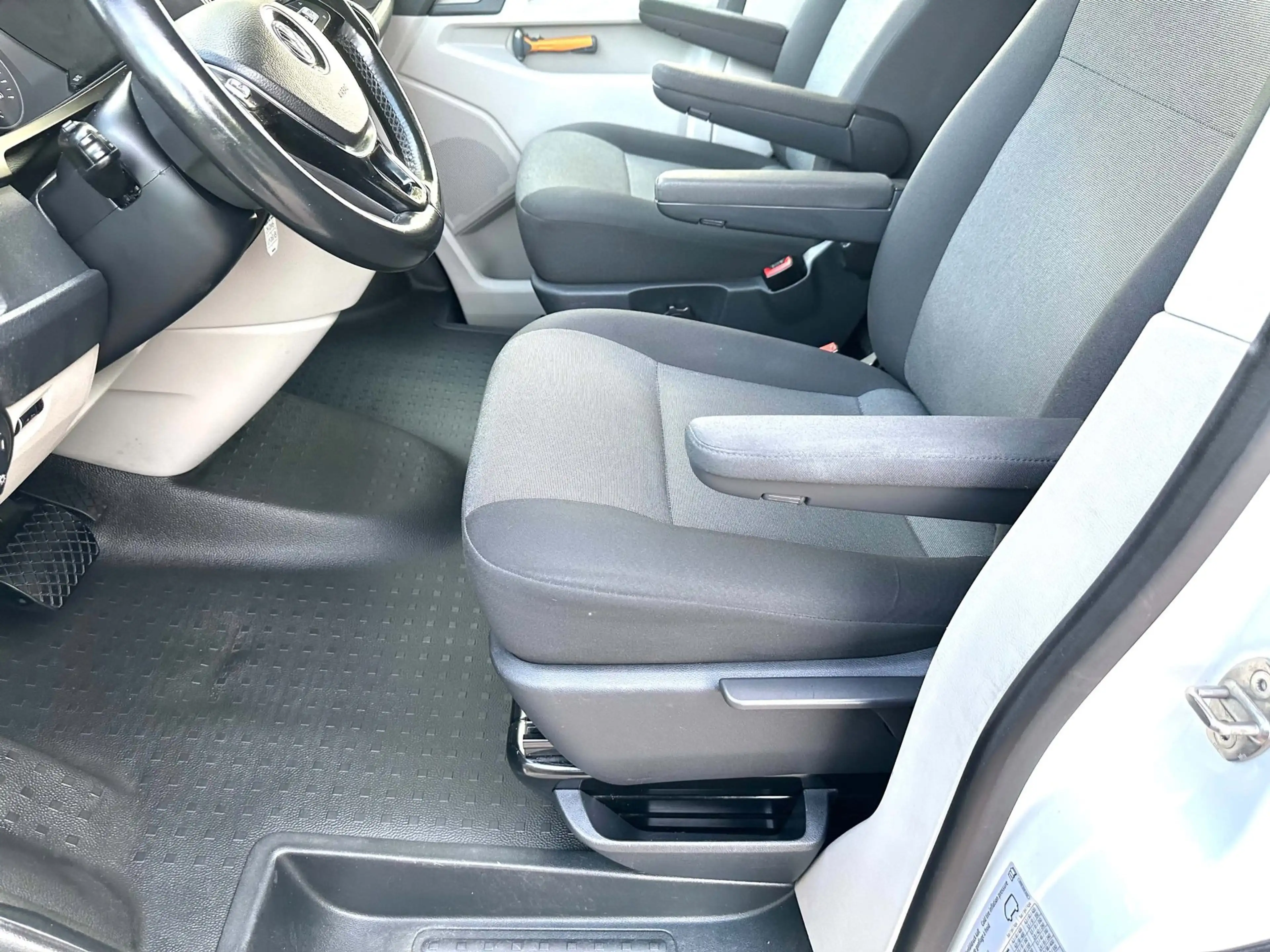 Volkswagen Transporter 2.0 TDI L2H1 Highline AUTOMAAT MARGE — photo 15