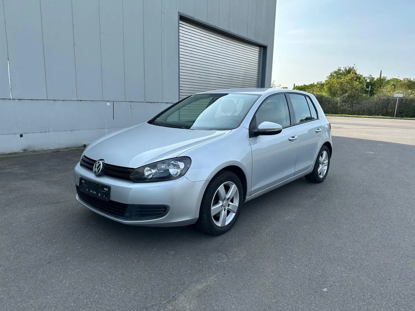Volkswagen Golf 1.6 DSG Trendline *Klima*LMF*TÜV 07/2027* Silber - 1