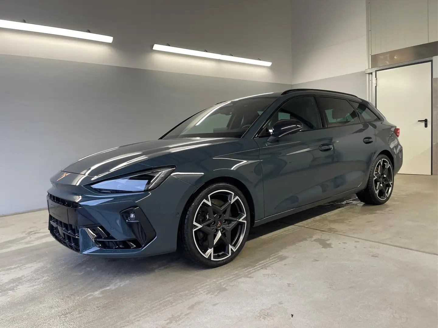 CUPRA Leon VZ 333PS DSG 4Drive Matrix+Navi+AHK+Alu19+Sitzh... Blau - 1