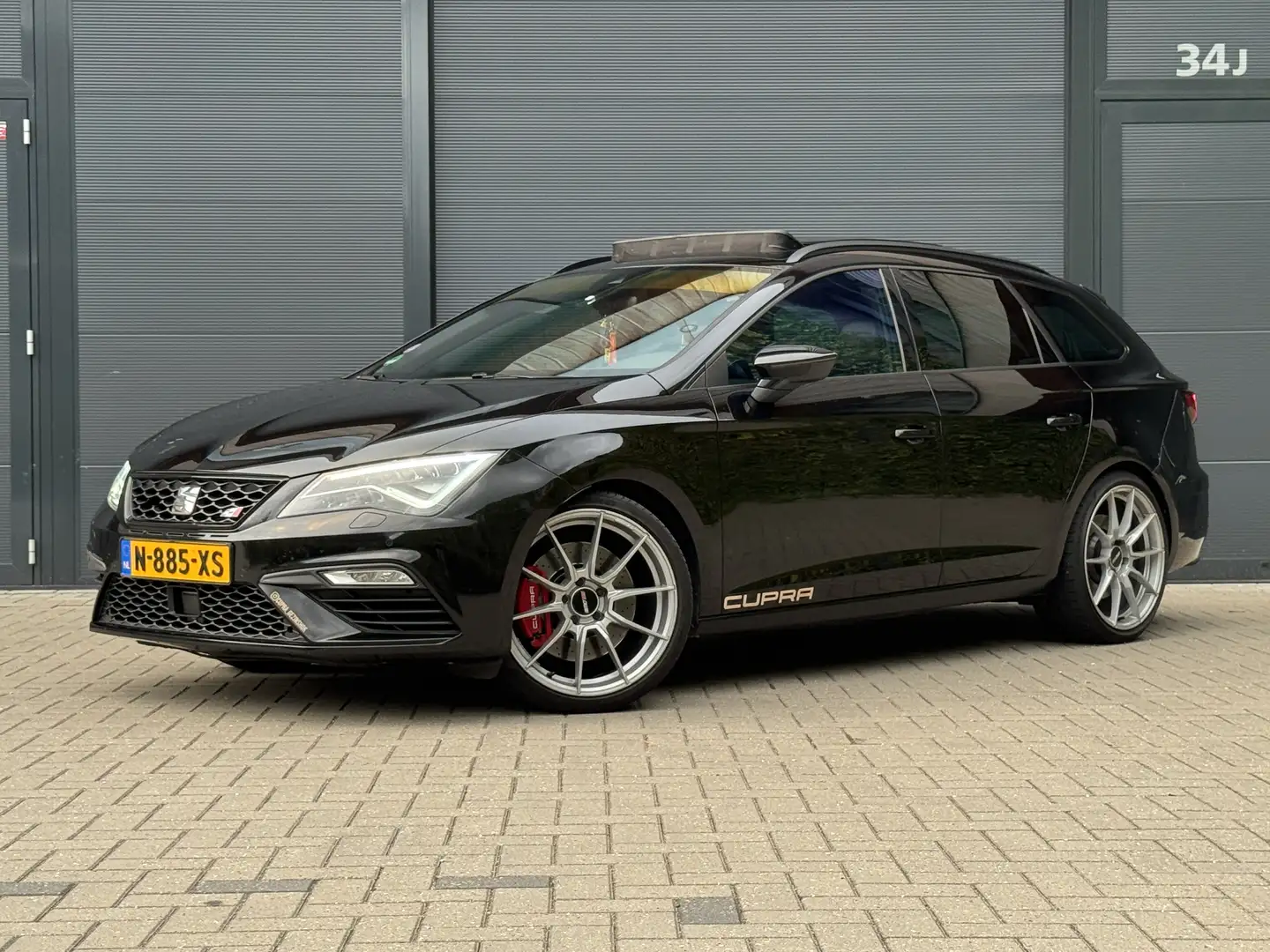 SEAT Leon 2.0 TSI Cupra ST 300 4Drive - Facelift, Pano, ACC Zwart - 1