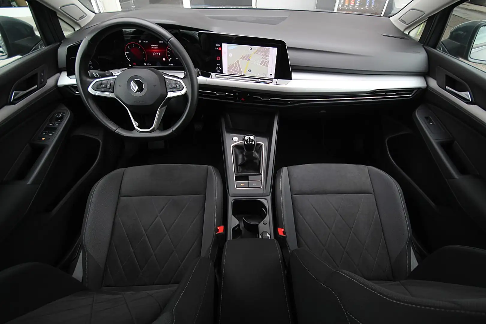 Volkswagen Golf 2,0 TDI Life Digitacho |LED |NAVI |ACC |Panoram... Grijs - 2