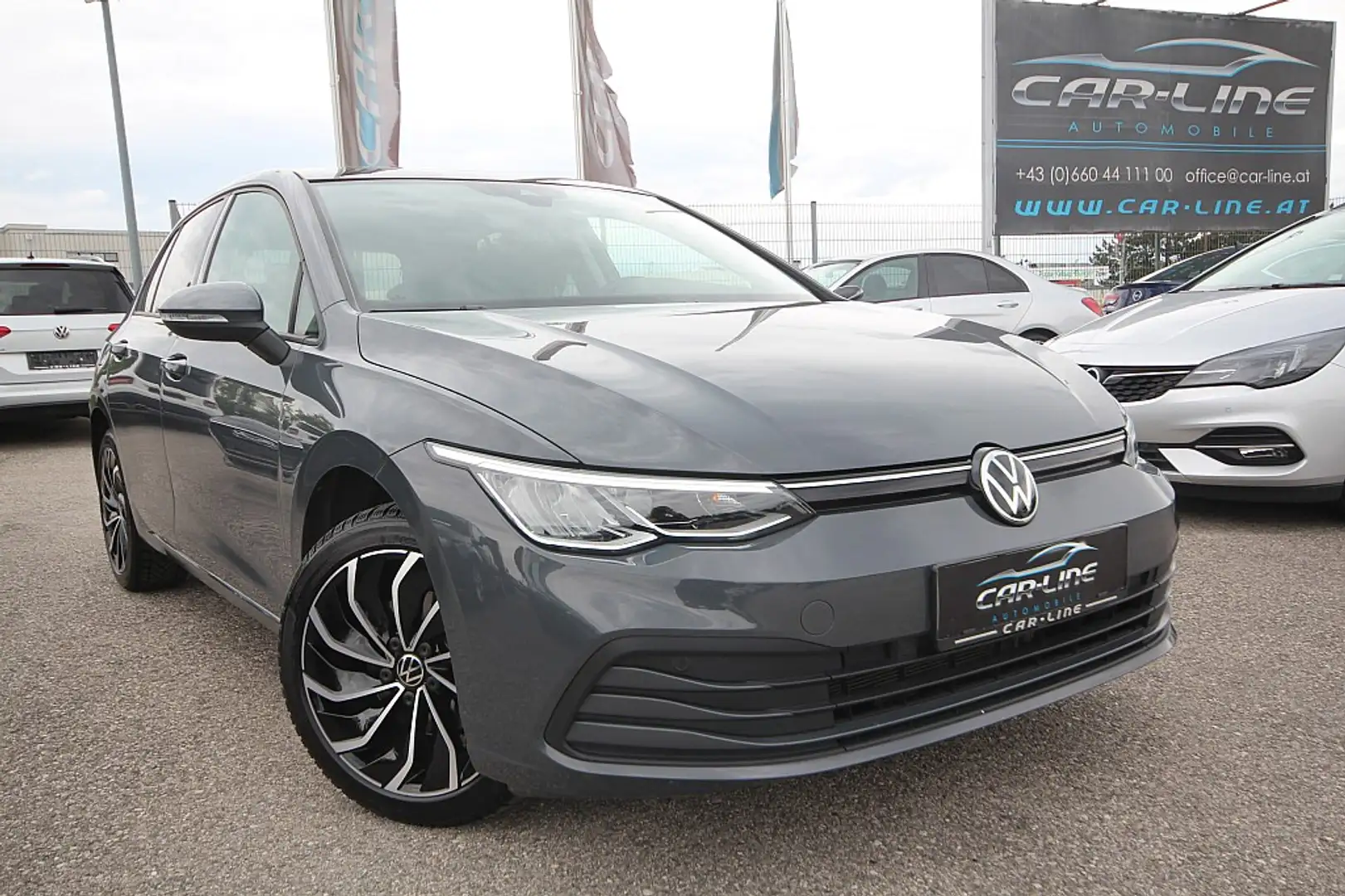Volkswagen Golf 2,0 TDI Life Digitacho |LED |NAVI |ACC |Panoram... Grijs - 1