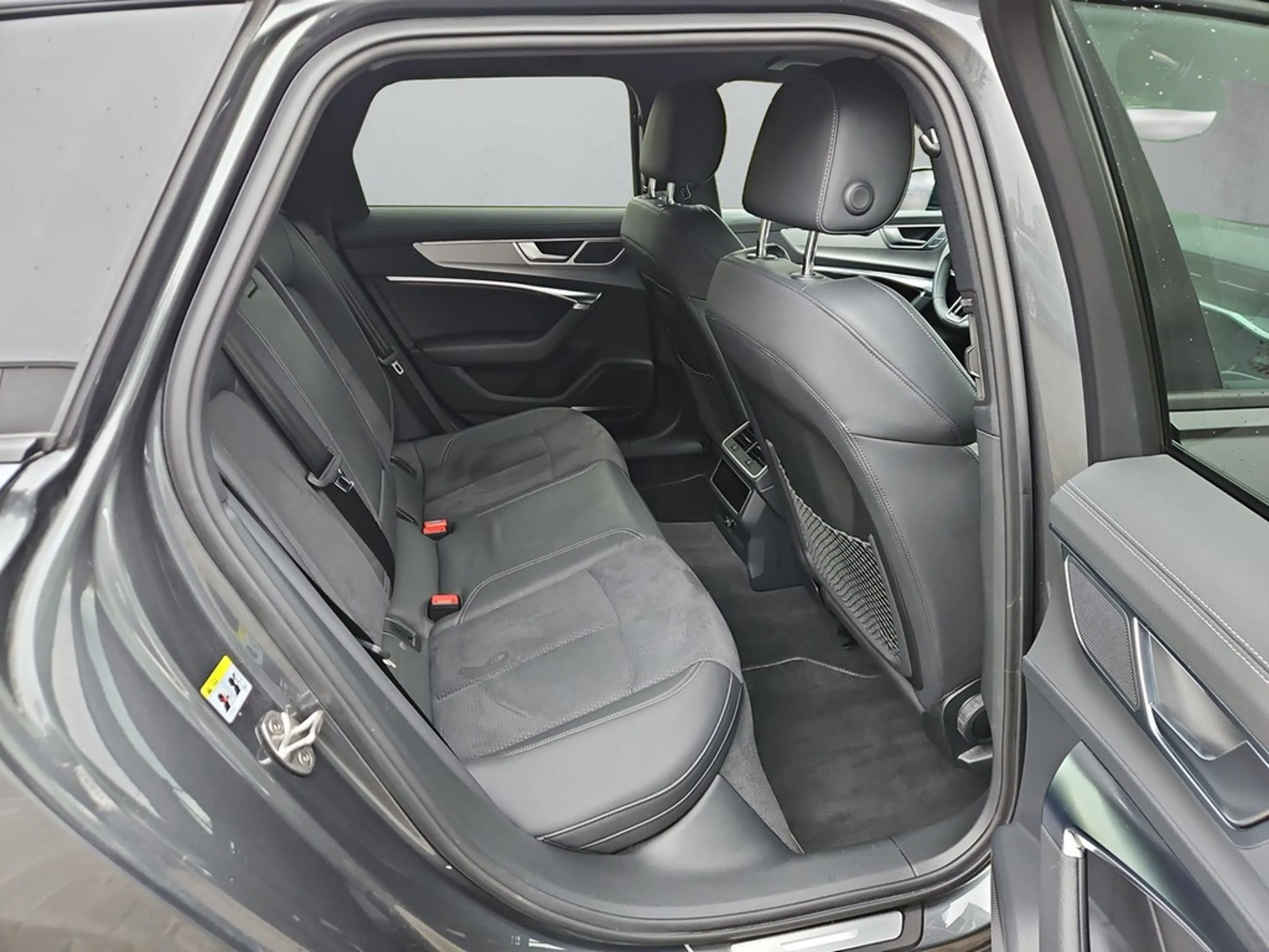 Audi A6 Avant sport 55 TFSI e quattro S tronic *Pano* — photo 12