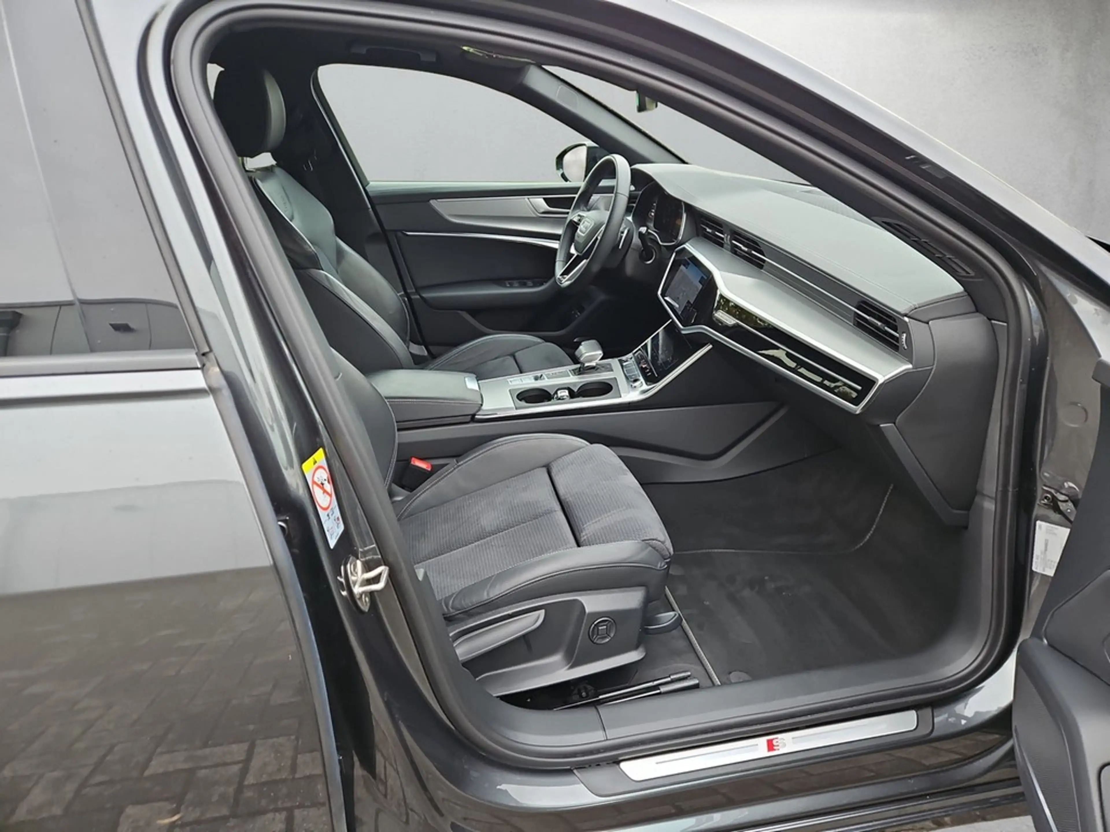 Audi A6 Avant sport 55 TFSI e quattro S tronic *Pano* — photo 13