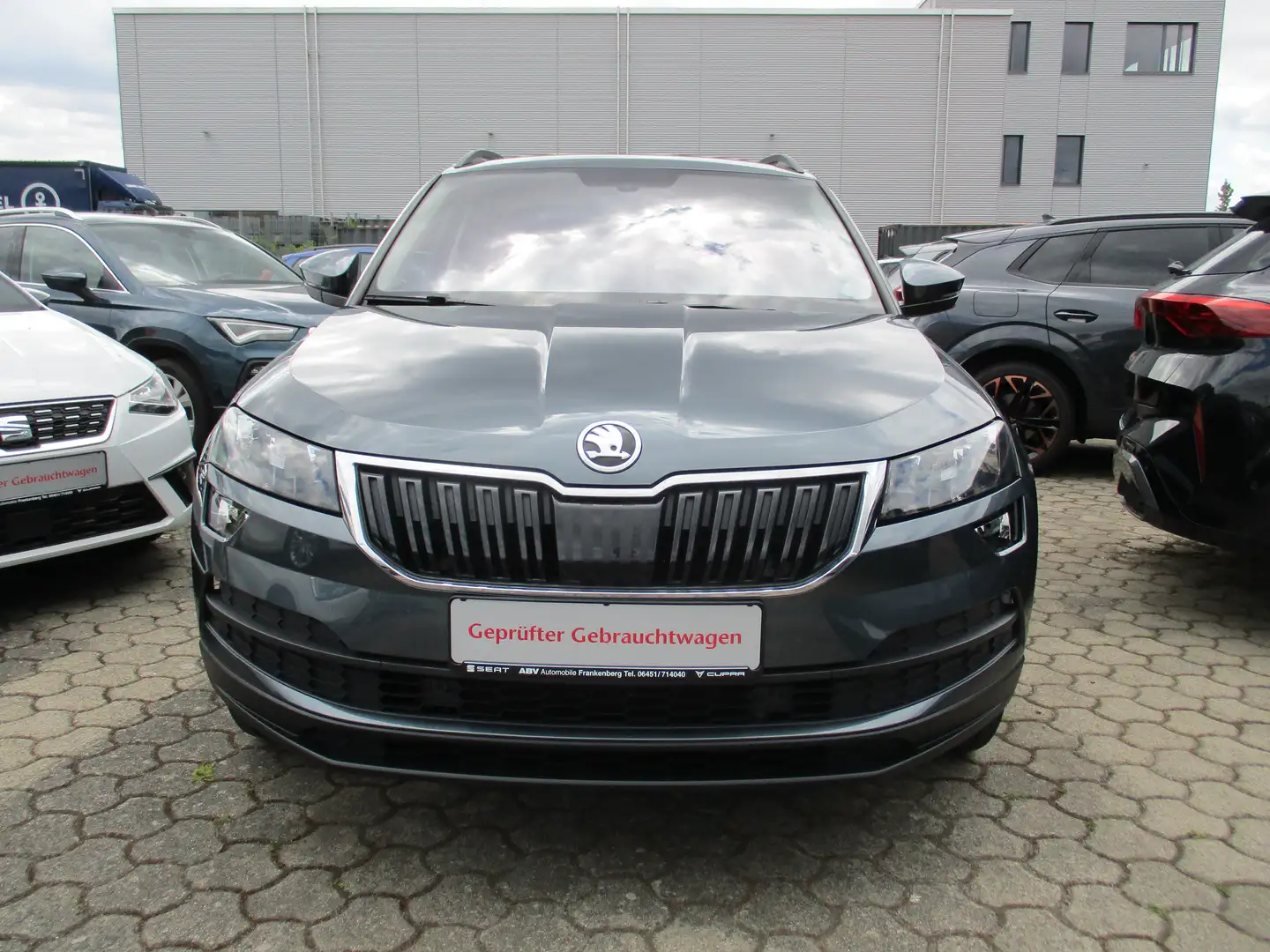 Skoda Karoq 1.5 TSI ACT DSG Ambition Grau - 2