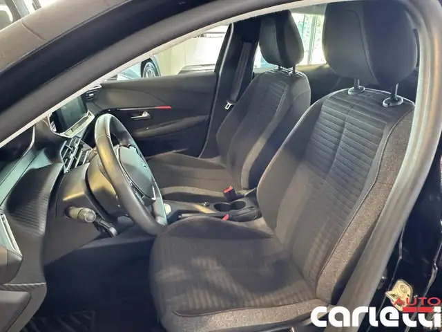 Peugeot 208 view 11