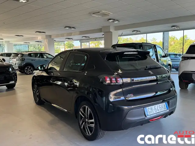 Peugeot 208 view 5