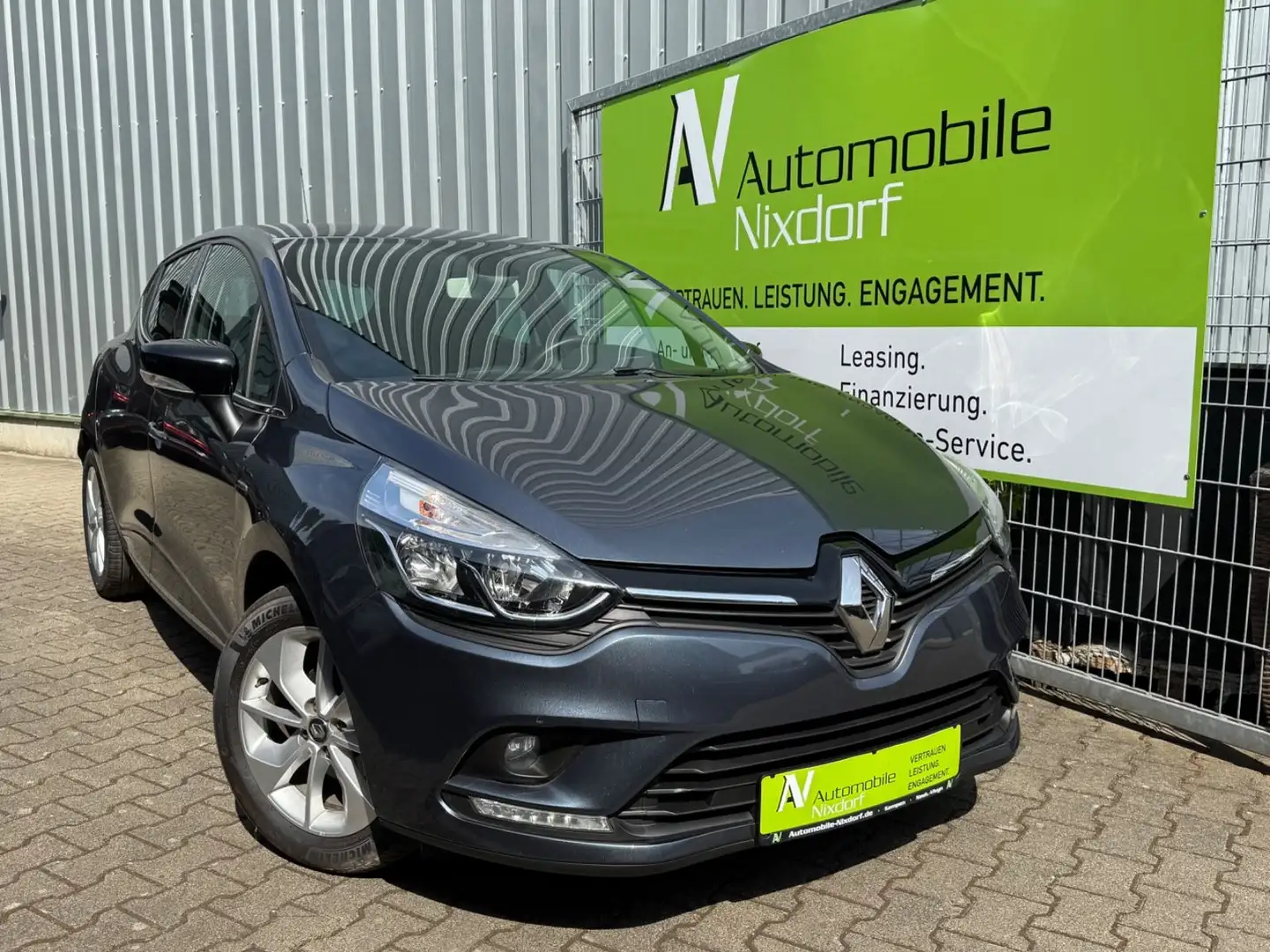 Renault Clio IV Limited, Navi, LED, PDC, BT, Carplay Grau - 2