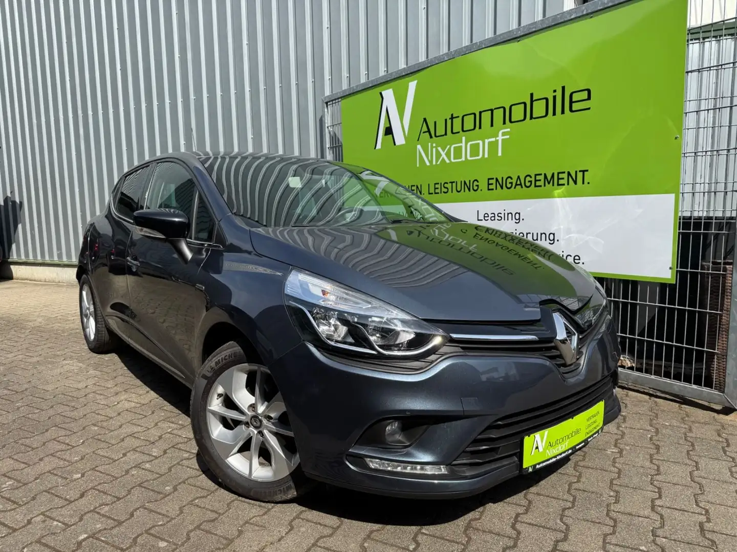 Renault Clio IV Limited, Navi, LED, PDC, BT, Carplay Grau - 1