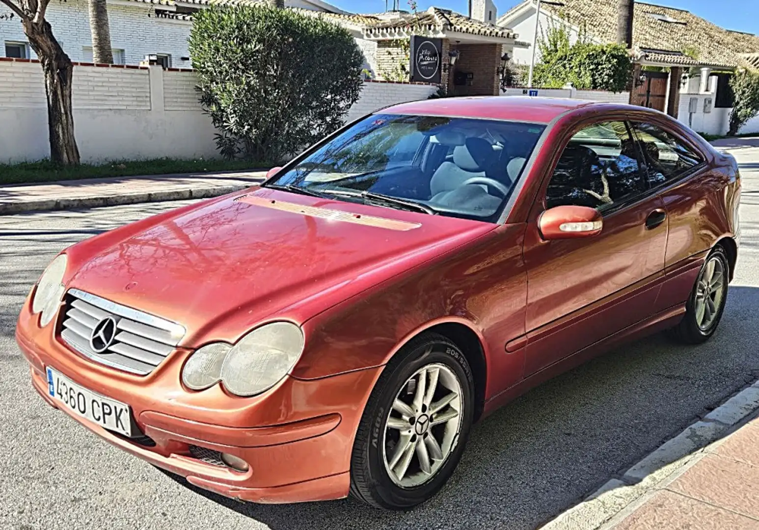 Mercedes-Benz MERCEDES-BENZ Clase C Berlina  Manual de 4 Puertas Naranja - 1