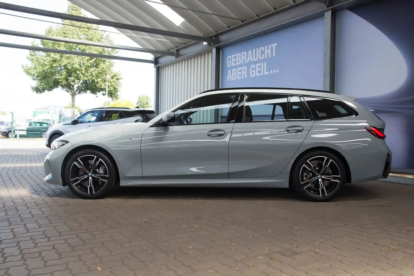 BMW 330 I xDrive M-Sport LED/WIDESCREEN/NAVI/KAMERA/ Grau - 2