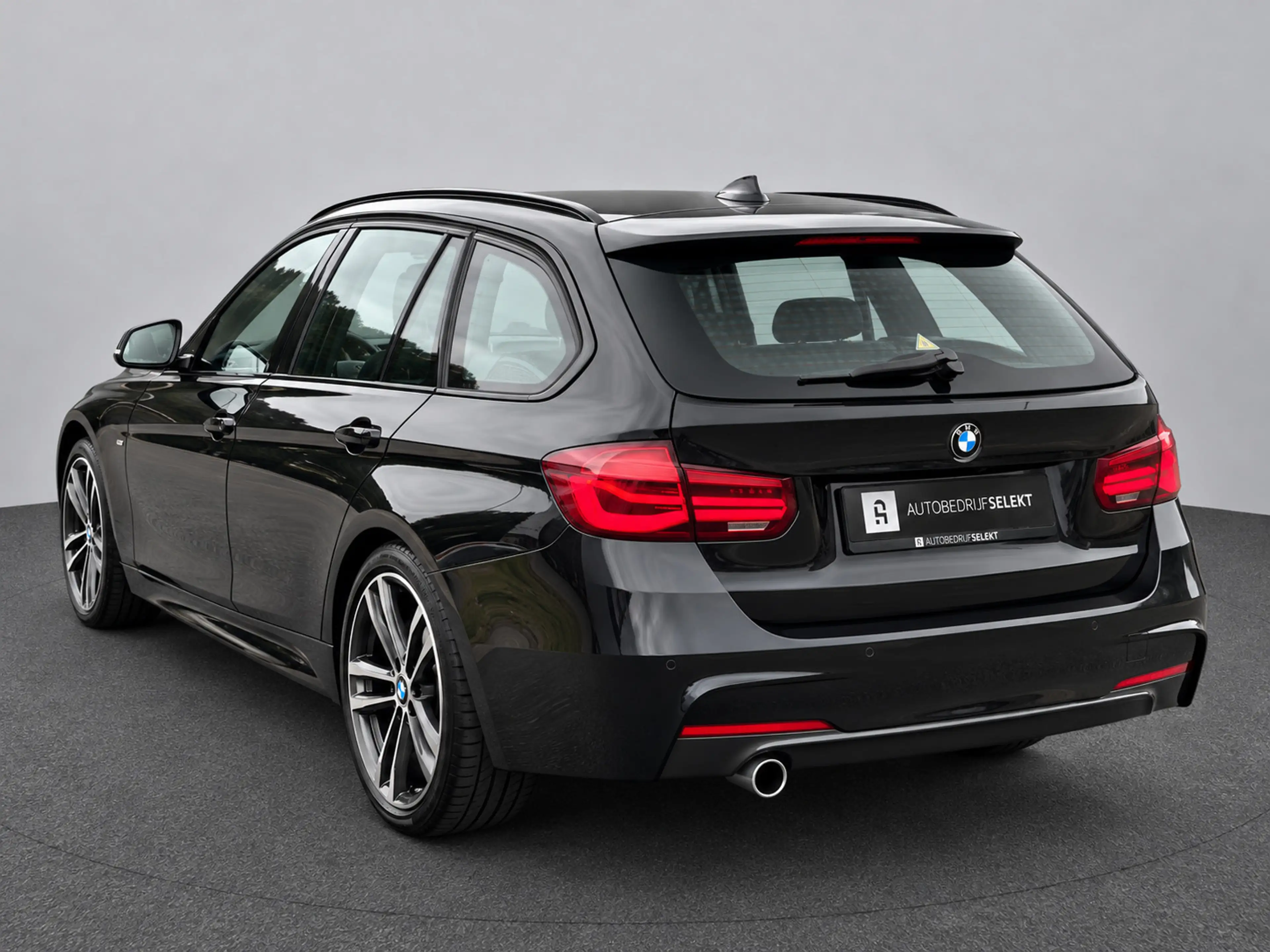 BMW 318 3-serie Touring 318i M-Sport | Panorama | 19 inch — photo 2
