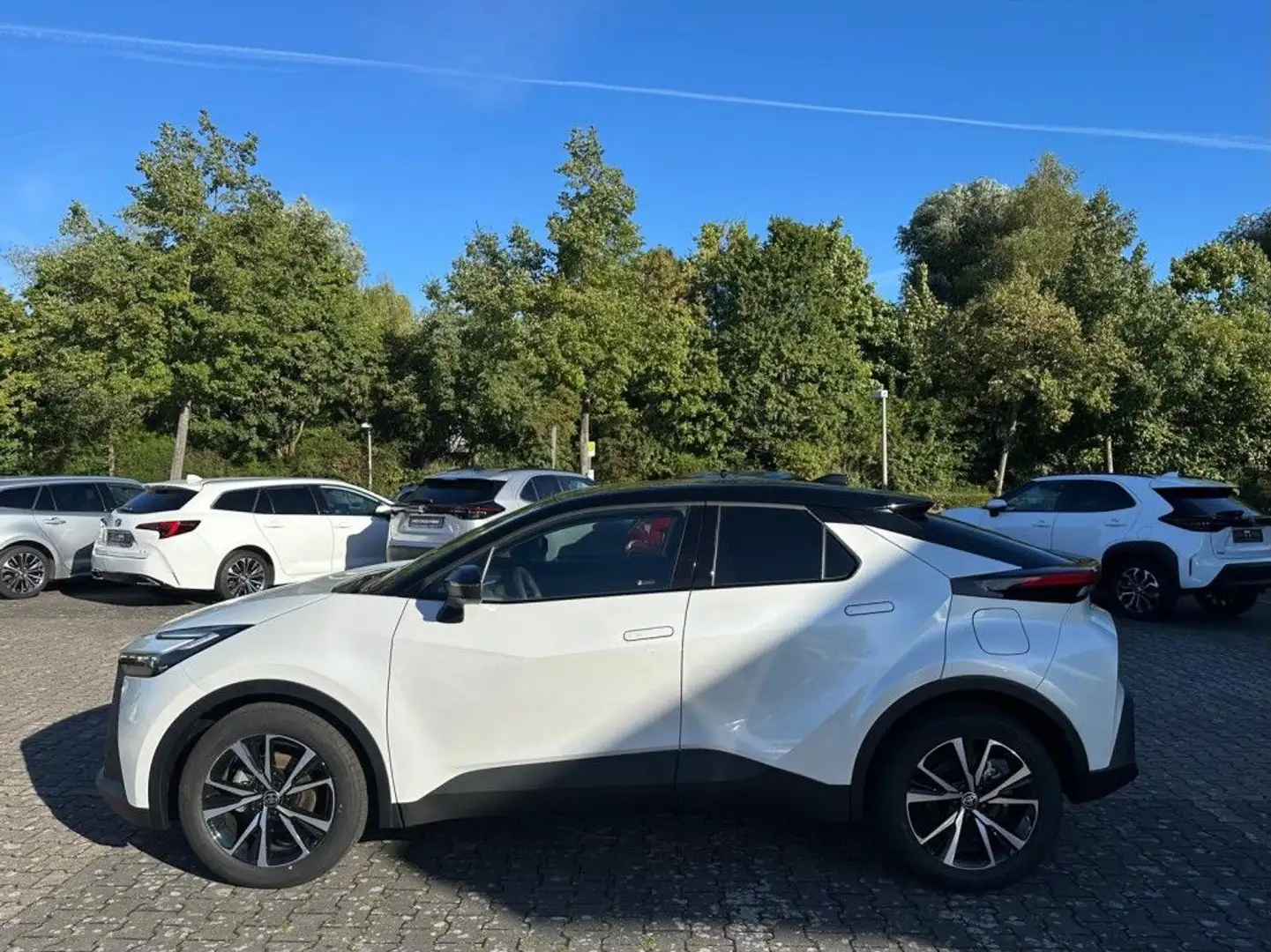 Toyota C-HR 1.8 Hybrid Black&White Weiß - 2