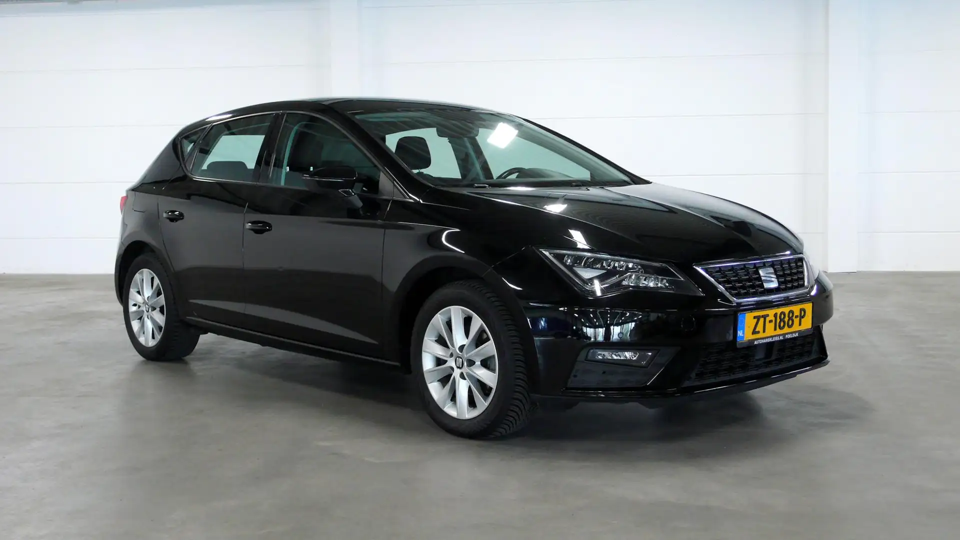 SEAT Leon 1.2 TSI Style Business | Navi | Led | App connect Zwart - 1