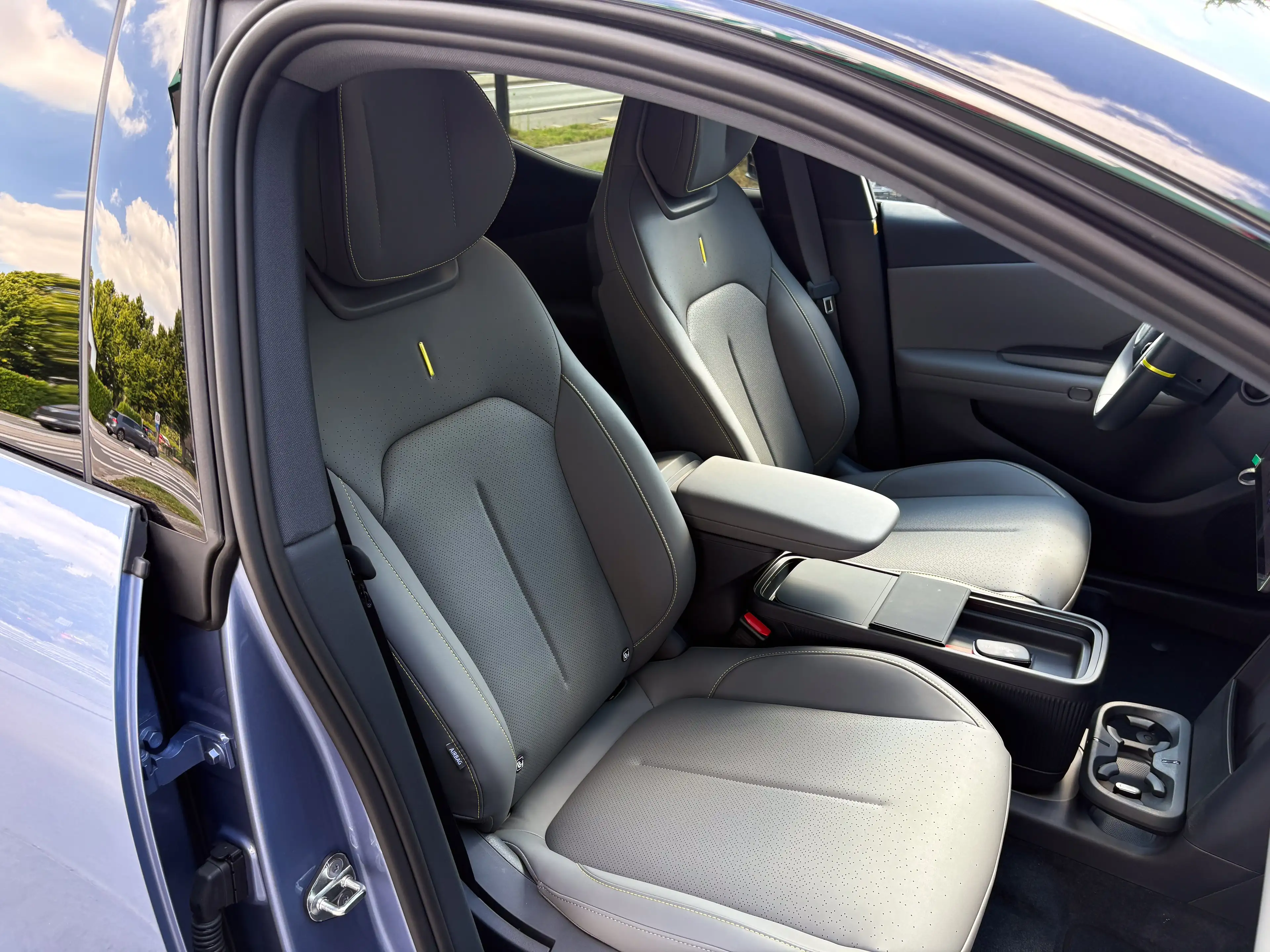 Lynk & Co 02 66kWh MORE - 360° | Harman | Leder | Pano — photo 11
