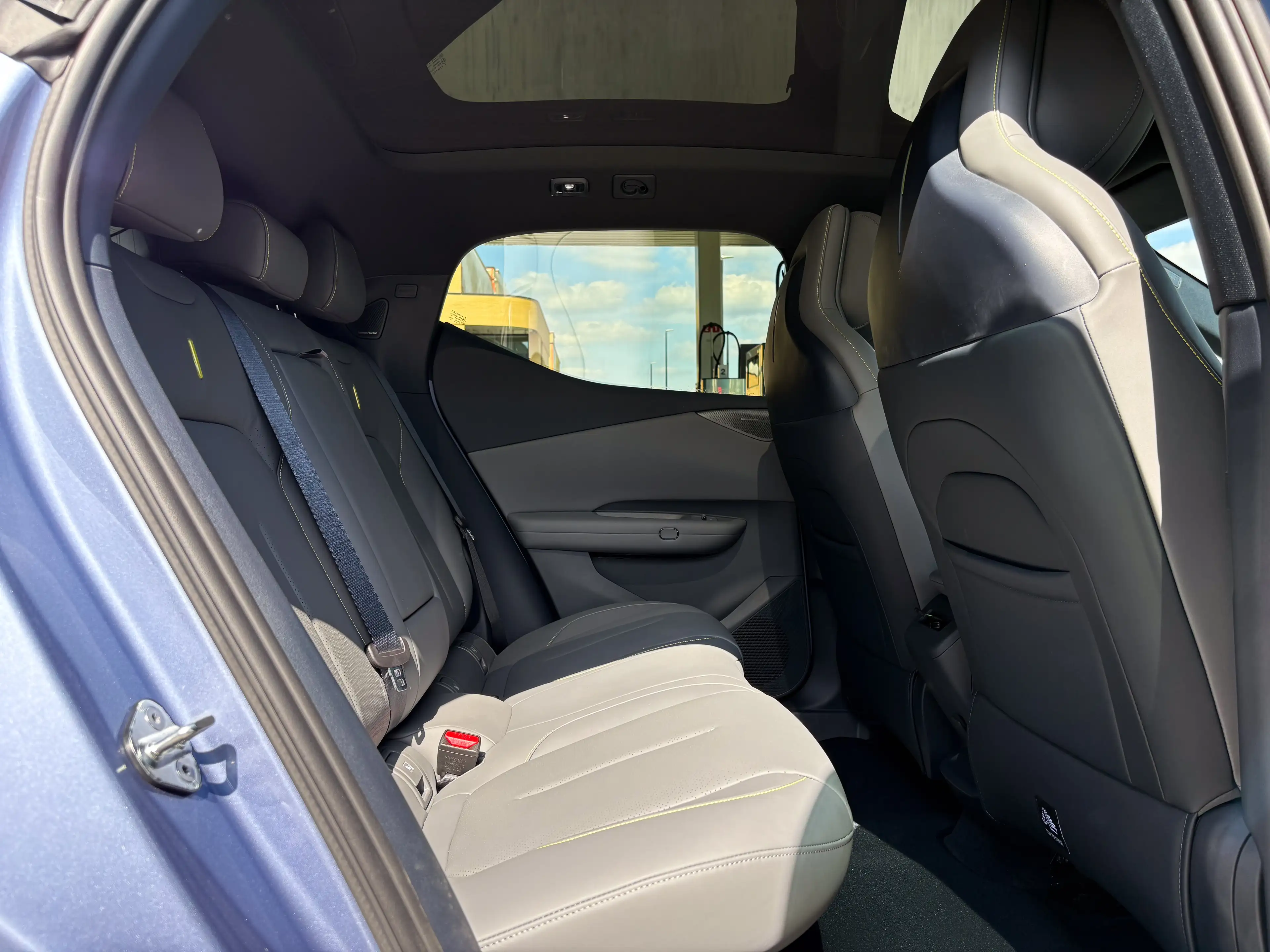 Lynk & Co 02 66kWh MORE - 360° | Harman | Leder | Pano — photo 13