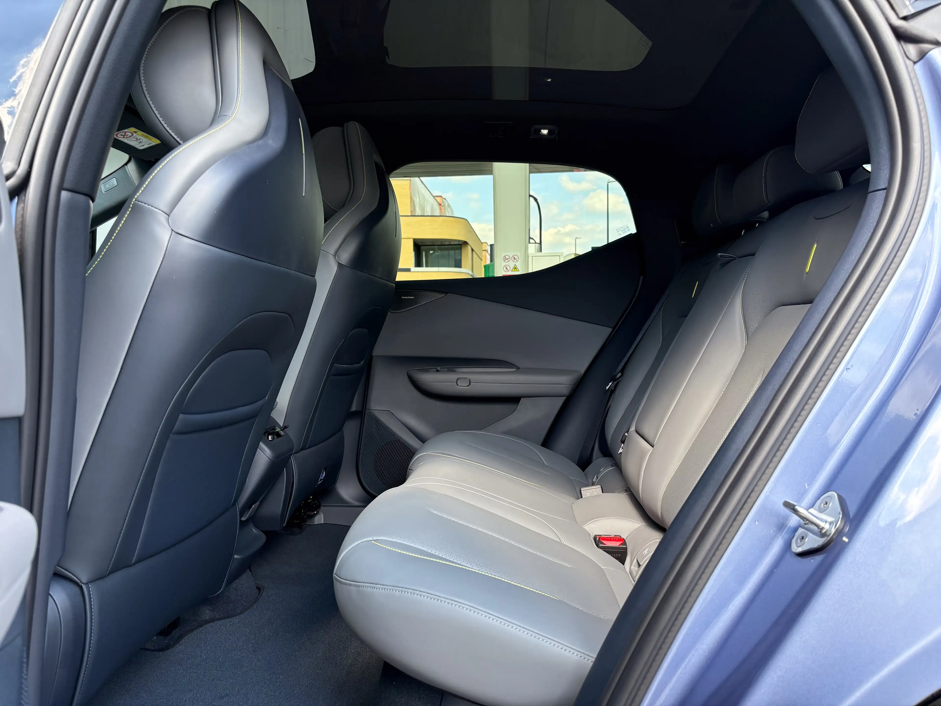 Lynk & Co 02 66kWh MORE - 360° | Harman | Leder | Pano — photo 15