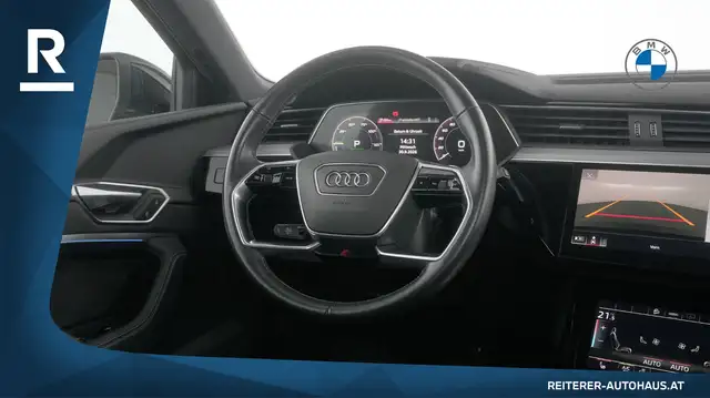 Audi e-tron view 16