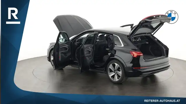 Audi e-tron view 10