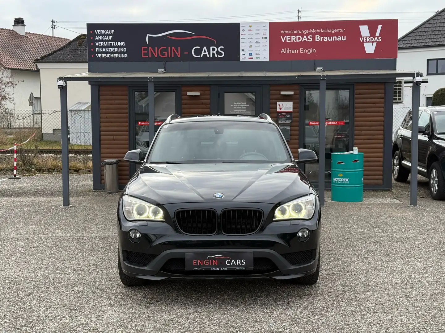 BMW X1 xDrive20d SZH/PDC/Panorama Zwart - 2