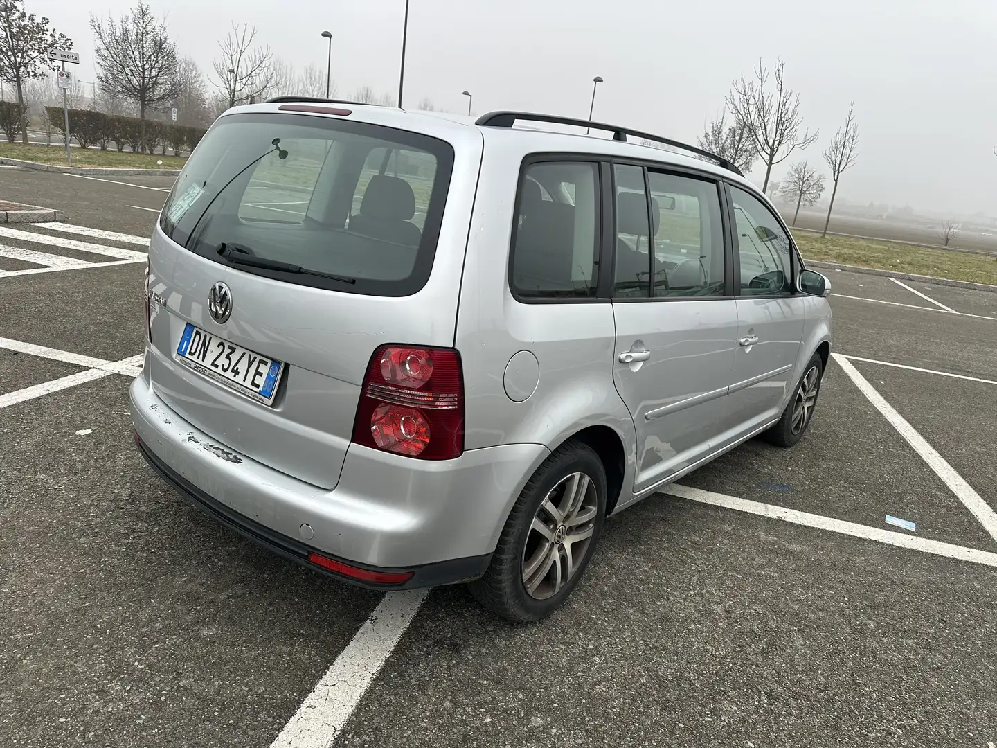 Volkswagen Touran 1.6 Trendline bi-fuel G - 2