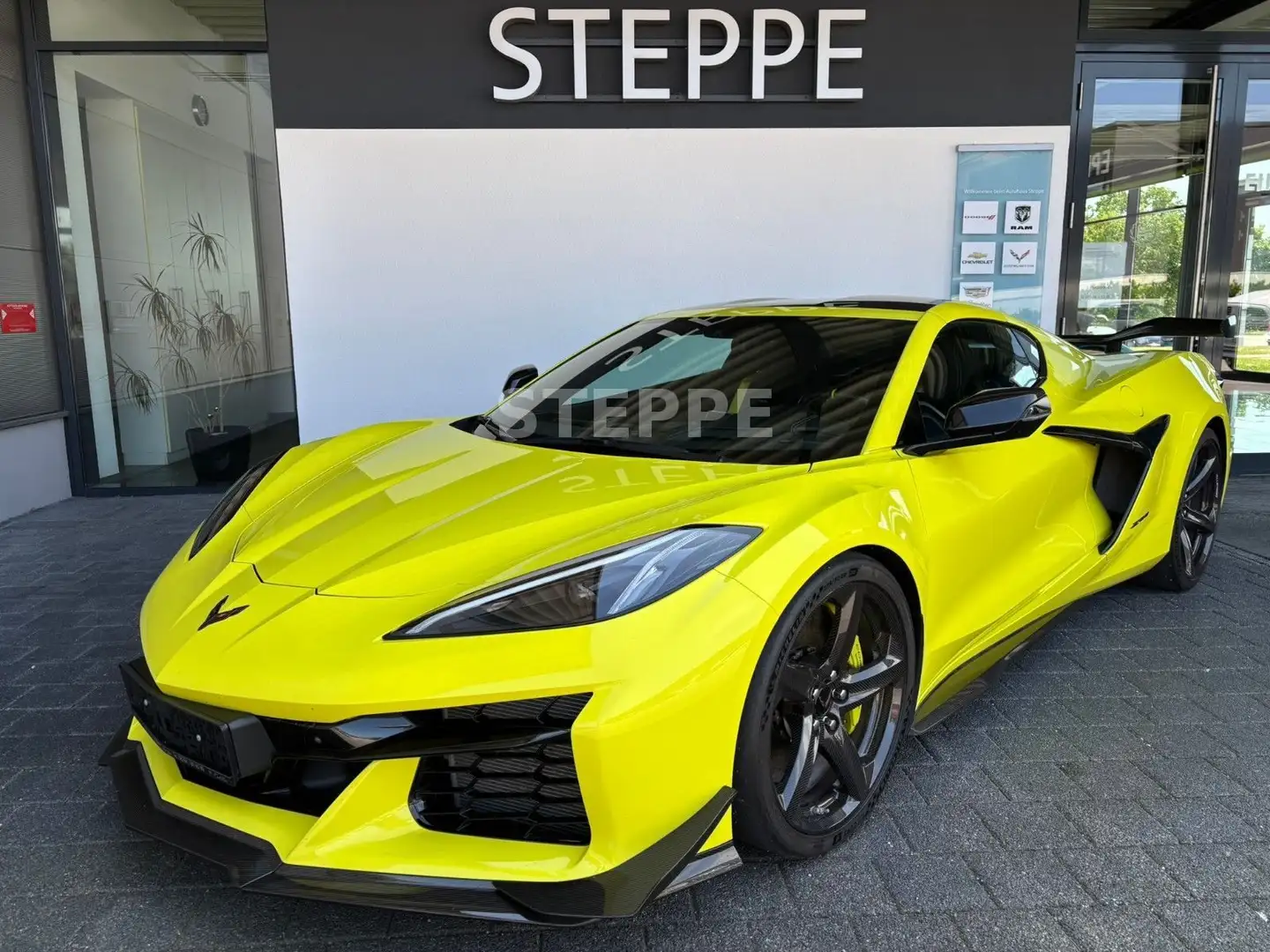 Corvette Z06 5,5V8 EU-Mod. 2023 Z07 Pack/Carbon Wheels Giallo - 1