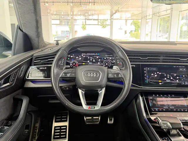 Audi RS Q8 view 14