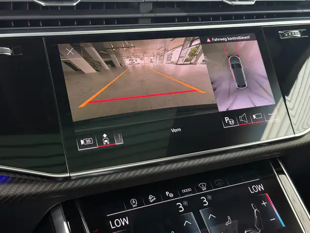 Audi RS Q8 view 26