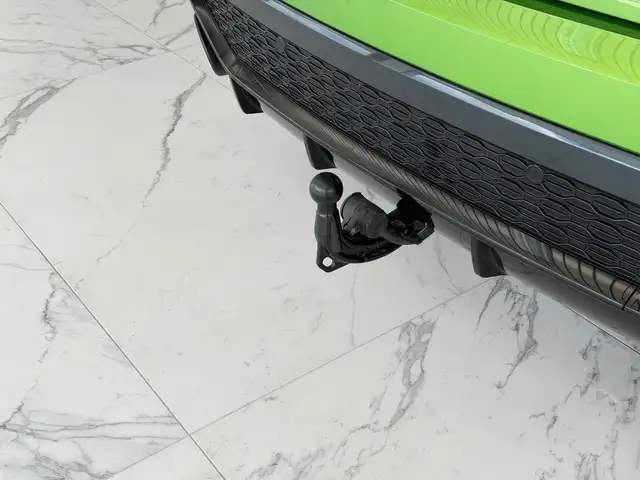 Audi RS Q8 view 9